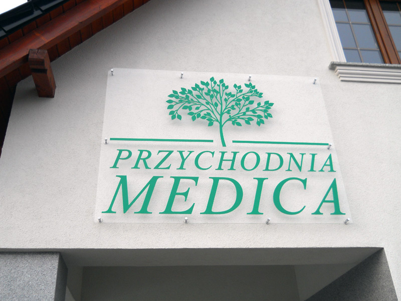 Szyld reklamowy Przychodni MEDICA w Oleśnie
