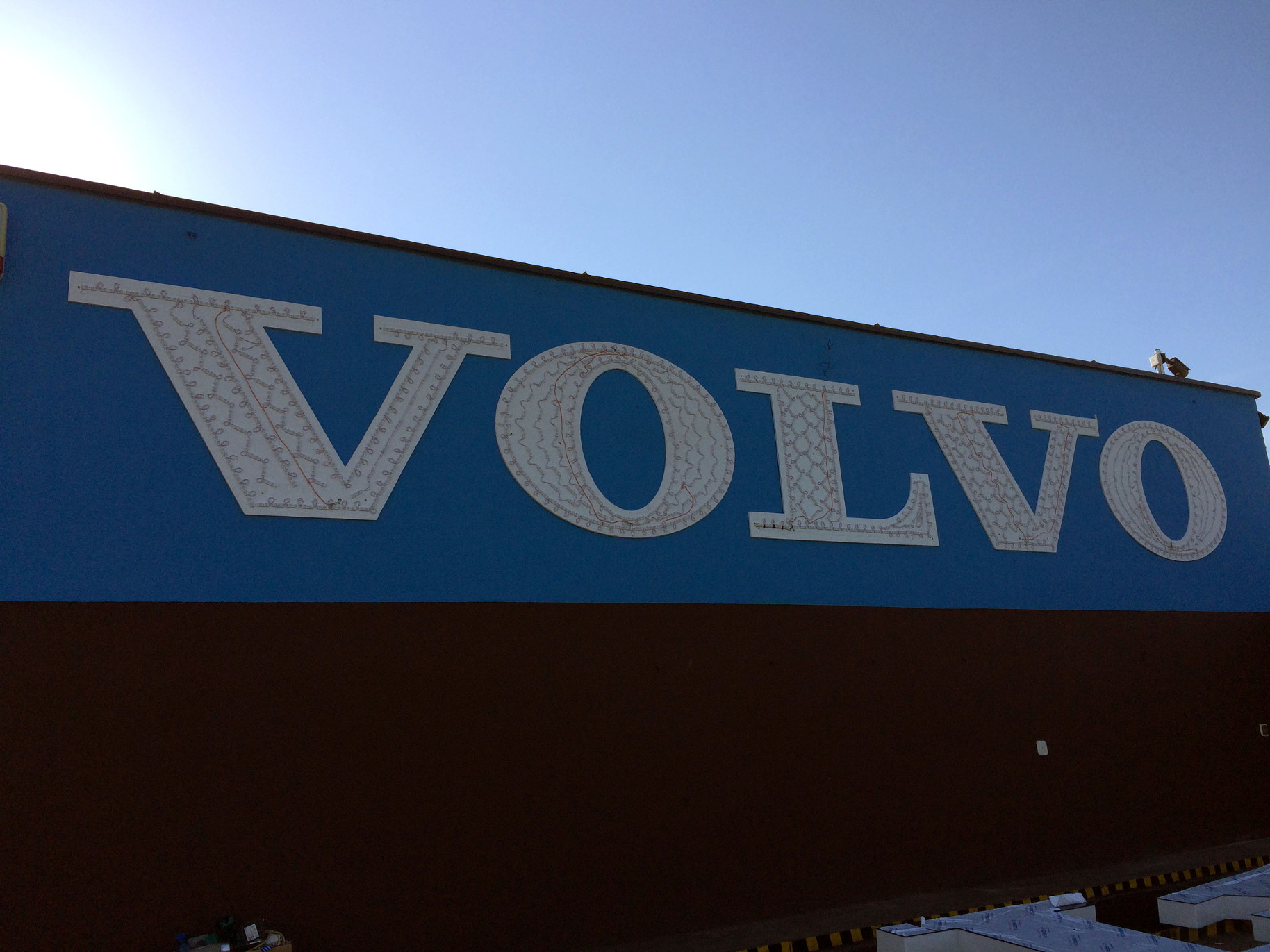 Volvo - przestrzenne litery podświetlane