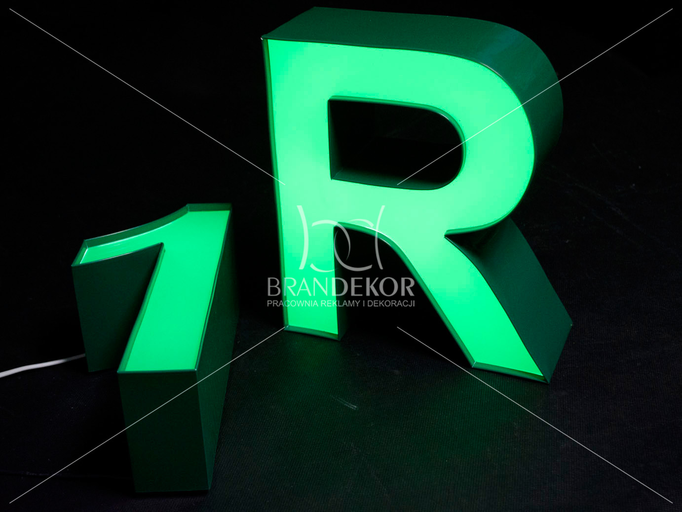 litery 3D podświetlane z bokami ALU