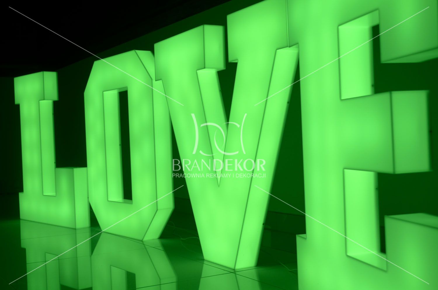 LOVE (3D z plexi LED RGB)