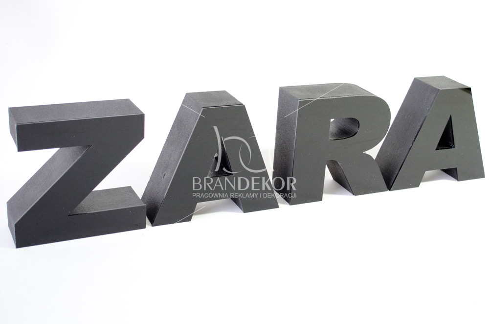Logo przestrzenne ze styroduru - ZARA