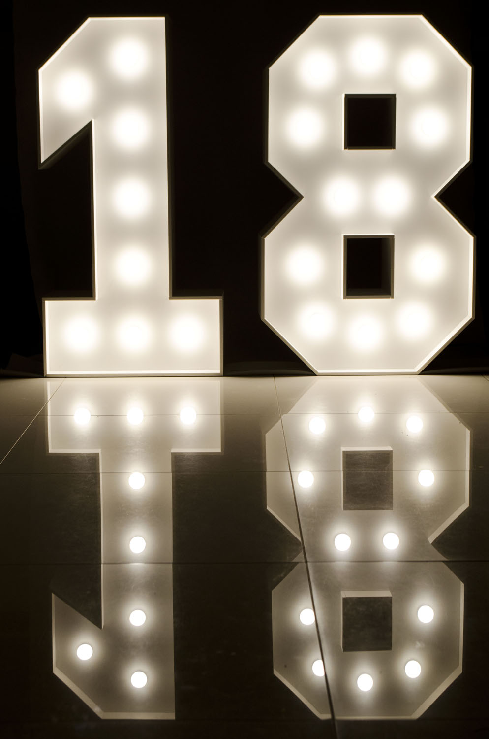 Cyfra 8 (RETRO) żarówki LED