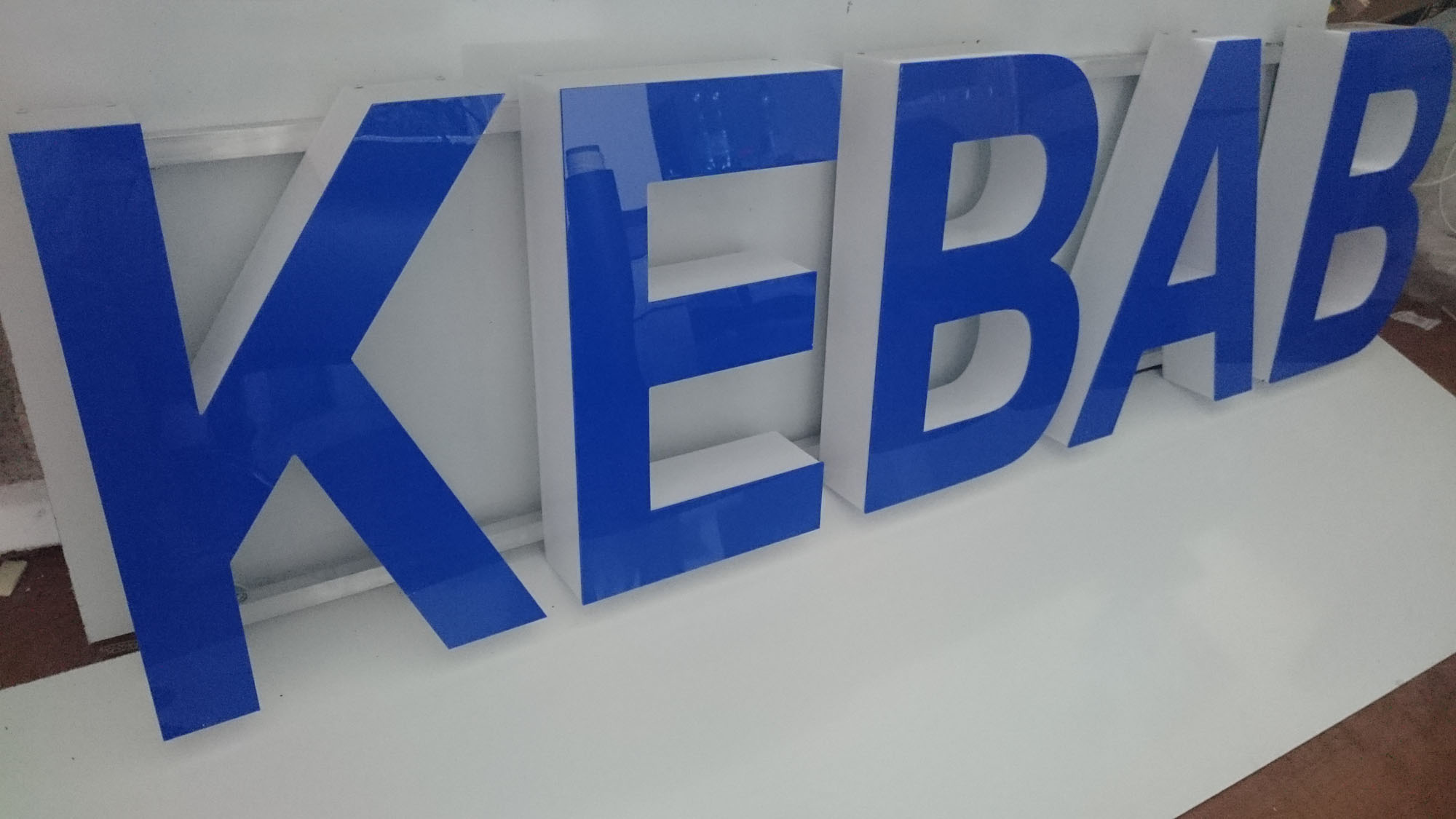 Litery 3D podświetlane LED z plexi - Dubai KEBAB