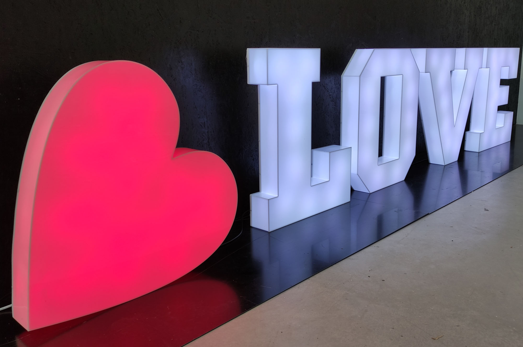 Ażurowe LOVE z sercem 3D LED RGB