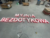 Litery 3D podświetlane z plexi