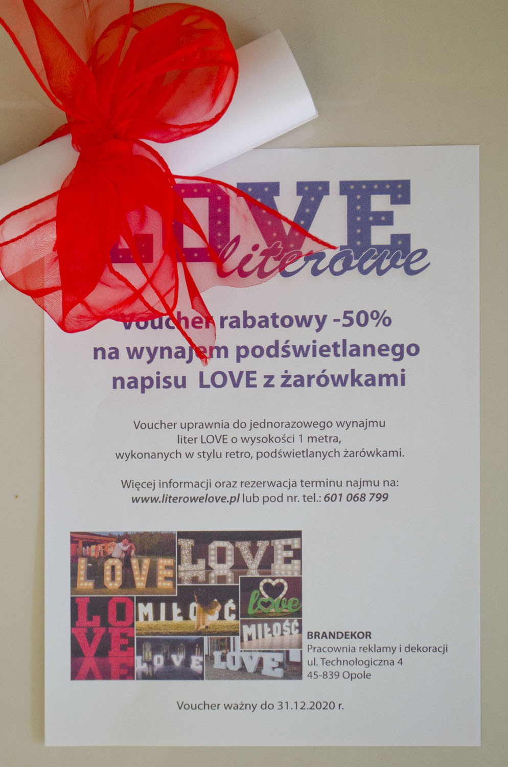 Voucher rabatowy -50% na wynajem podświetlanego napisu LOVE z żarówkami, ufundowany przez LITEROWELOVE.pl
